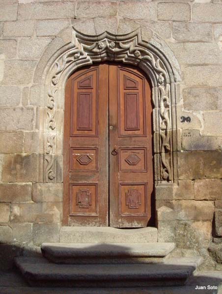 Pazos_igrexa_porta lateral